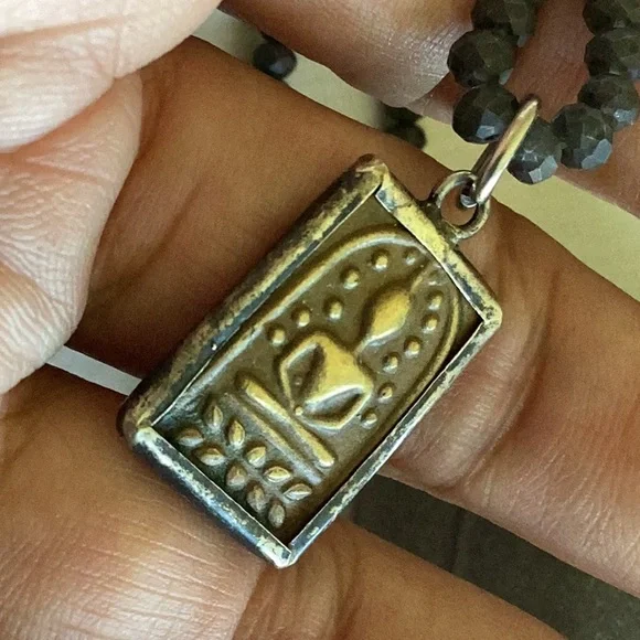 Buddha amulet black bead stretch necklace - Picture 3 of 6